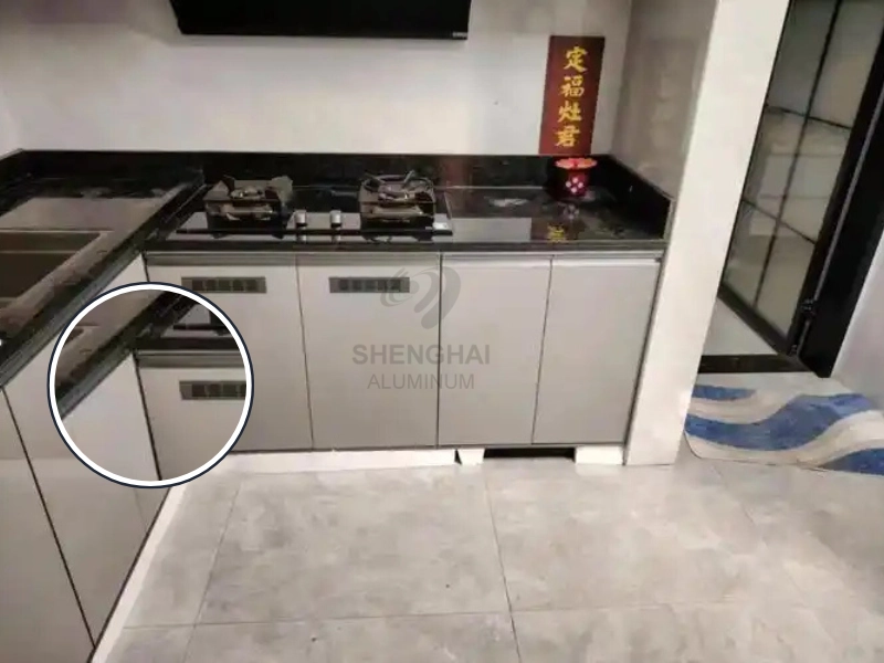 Kitchen cabinet